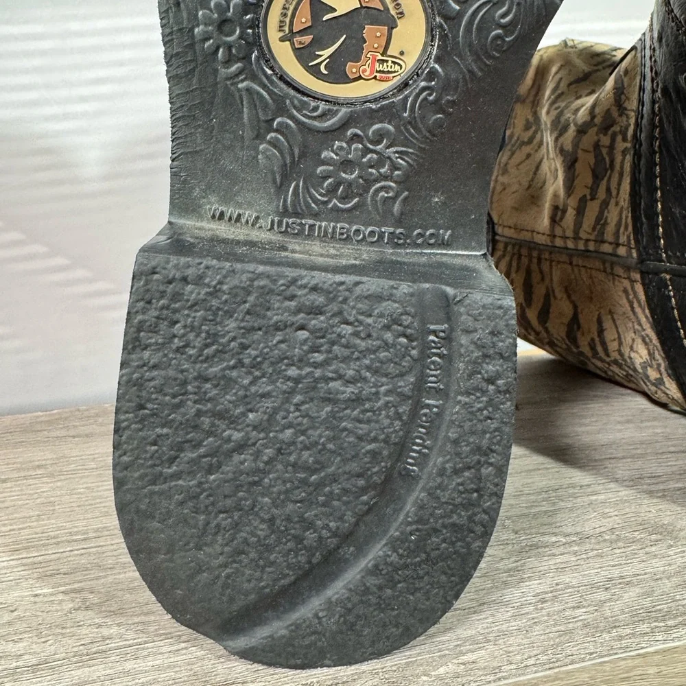 Justin Boots Black and Tan Heeled Boots - Picture 13 of 16